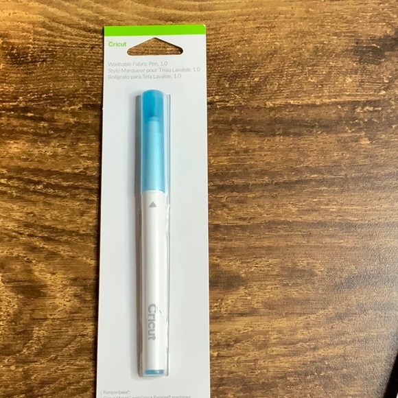 CRICUT Infusible Ink Neons 5 Markers plus Washable Fabric Pen - Picture 4 of 6